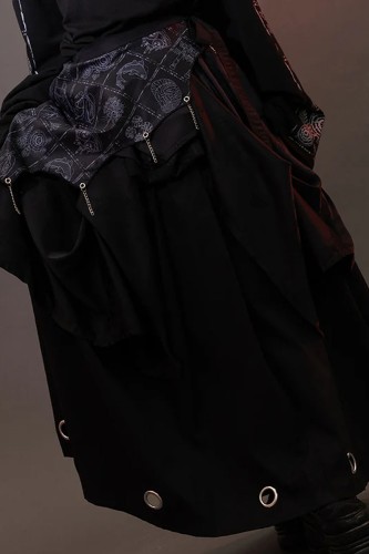 Garakuta Hakama Asymmetrical Skirt in Black x Gray - ACDC Rag 2