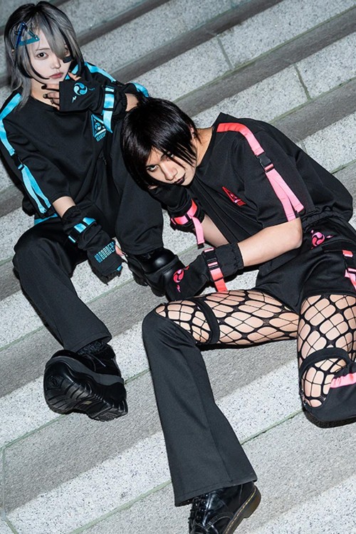 Oversized Uzurai T-shirt in Black x Fuchsia - ACDC Rag