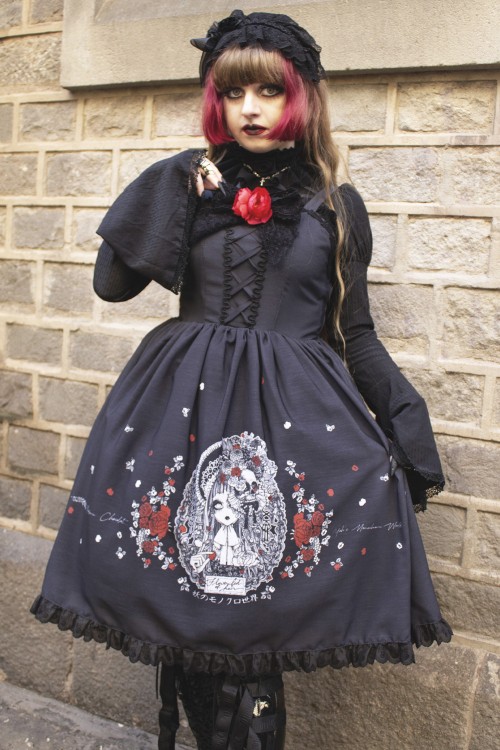 [PRE ORDER] Yoh's Monochrome World x Madame Chocolat - Vestido JSK Yasasii Yume Negro x Rojo