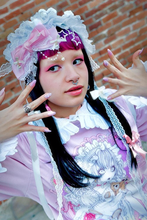 Camiseta Estilo Vintage Yoh's Monochrome World x Madame Chocolat - Rosa Dusty