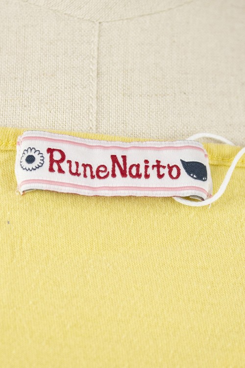 [2a mano] Camiseta con Print en Amarillo - Rune Naito