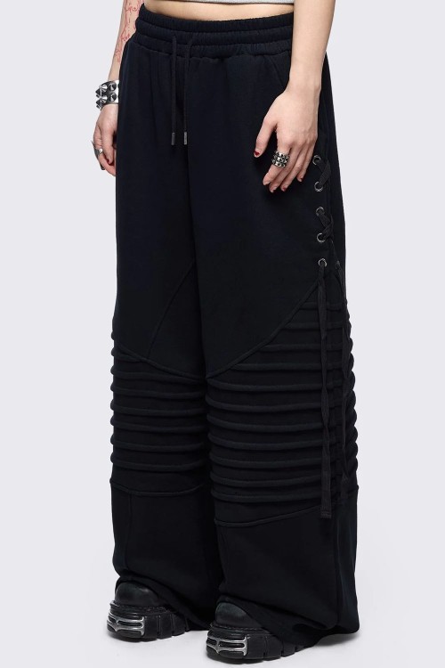 Vyre Baggy Pants in Black - Minga London