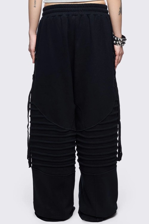 Vyre Baggy Pants in Black - Minga London