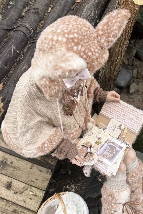 Lovely Deer Cape - Rose Island