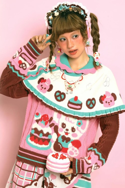 Choco Mint Strawberry Poncho Knit Sweater ~ Lutra Jump