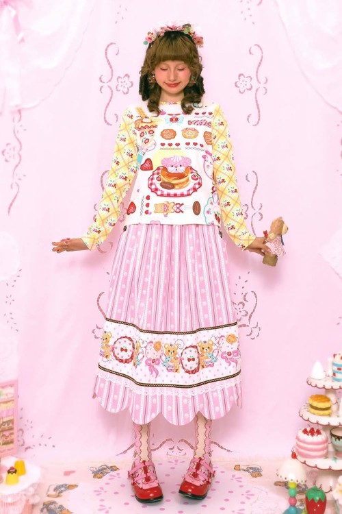 Top Cream Tea & Cookies in Yellow ~ Lutra Jump