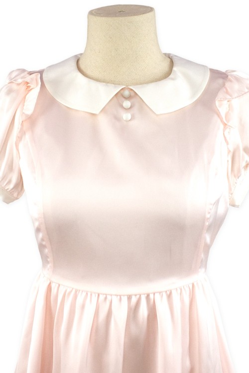 [2a mano] Vestido Ryousangata Satinado Rosa de Cuello de Peter Pan - Ank Rouge
