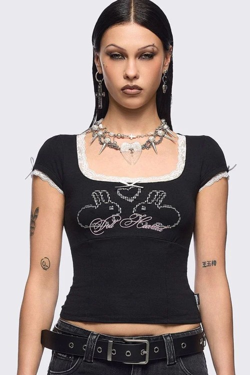 Camiseta Baby Tee Doll Hearted - Minga London