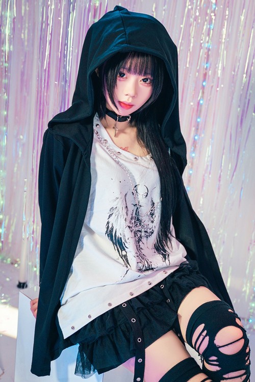 Two-Piece Effect Hooded Top Crossed Angel in White x Black - Jill Punk