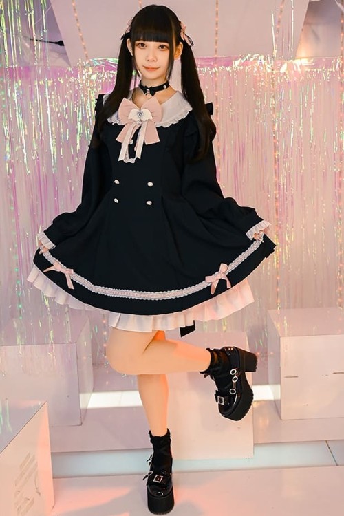 Vestido de Manga Larga con Capa Love Magic Circle en Negro - Jill Punk