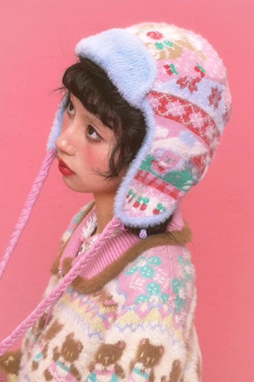 Cute Winter Knitted Hat ~ Lutra Jump