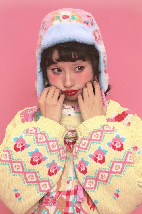 Cute Winter Knitted Hat ~ Lutra Jump