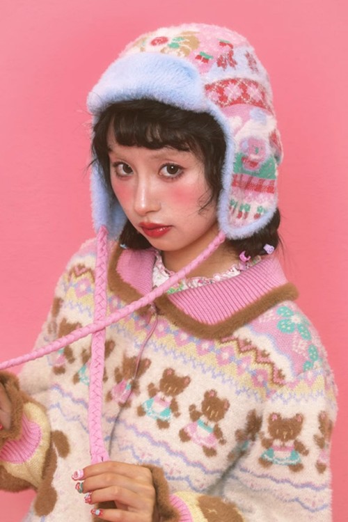 Cute Winter Knitted Hat ~ Lutra Jump