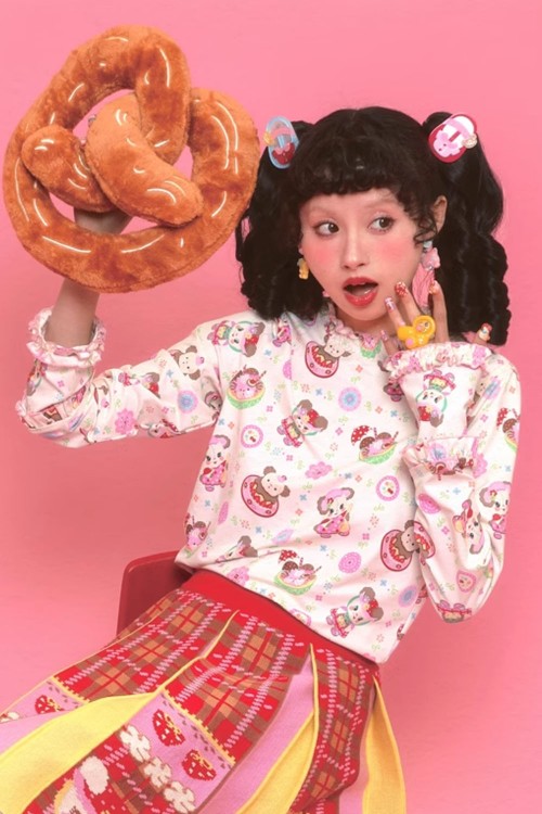 Retro Animals Top ~ Lutra Jump